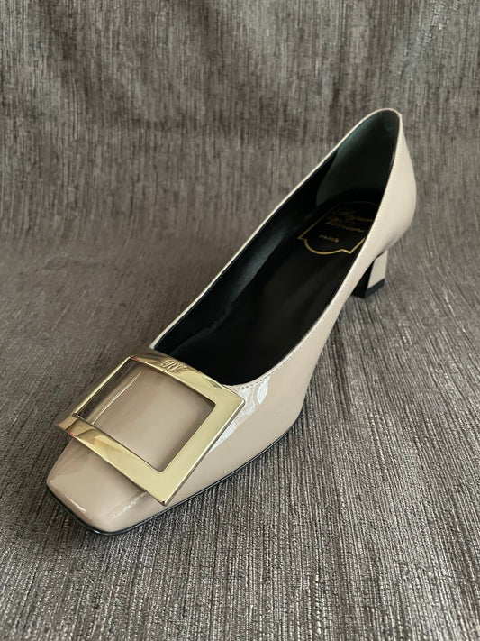 Roger Vivier Trompette Patent Leather Pumps (45mm Beige)
