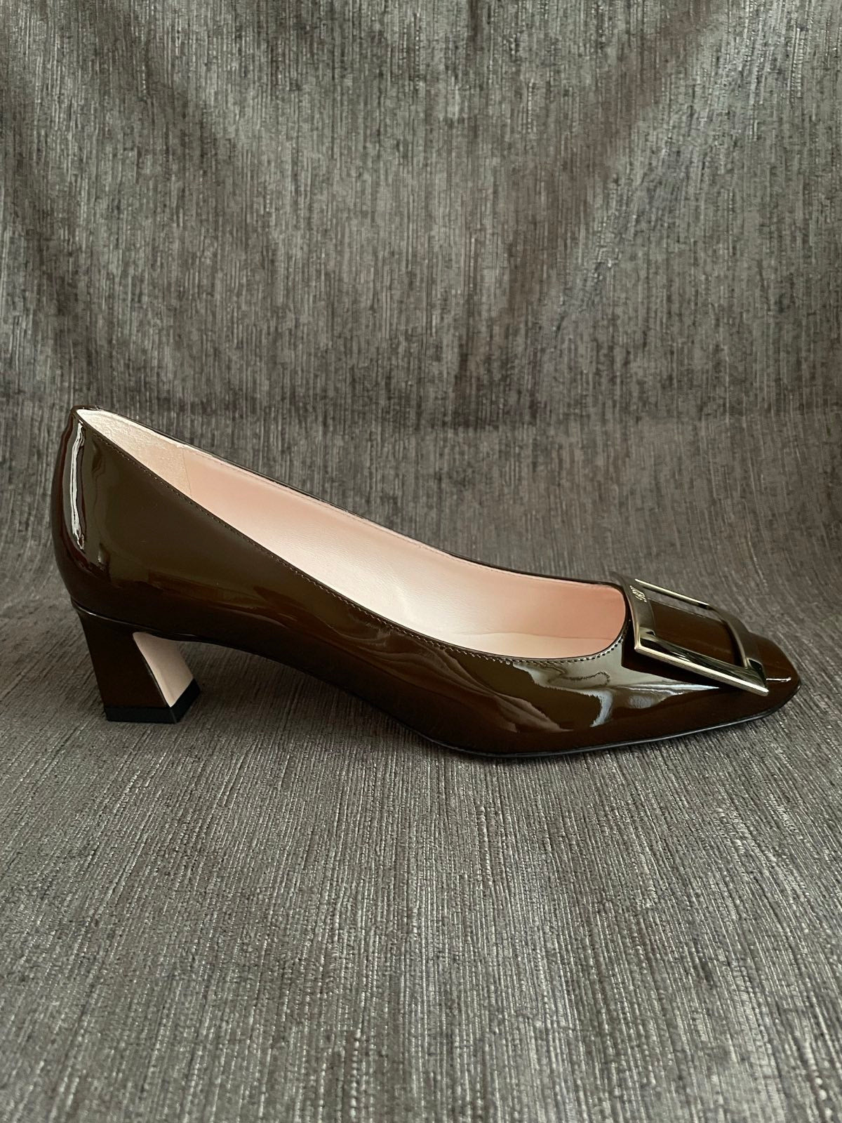 Roger Vivier Trompette Patent Leather Pumps (45mm Brown)