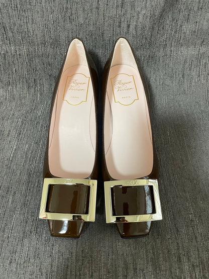 Roger Vivier Trompette Patent Leather Pumps (45mm Brown)