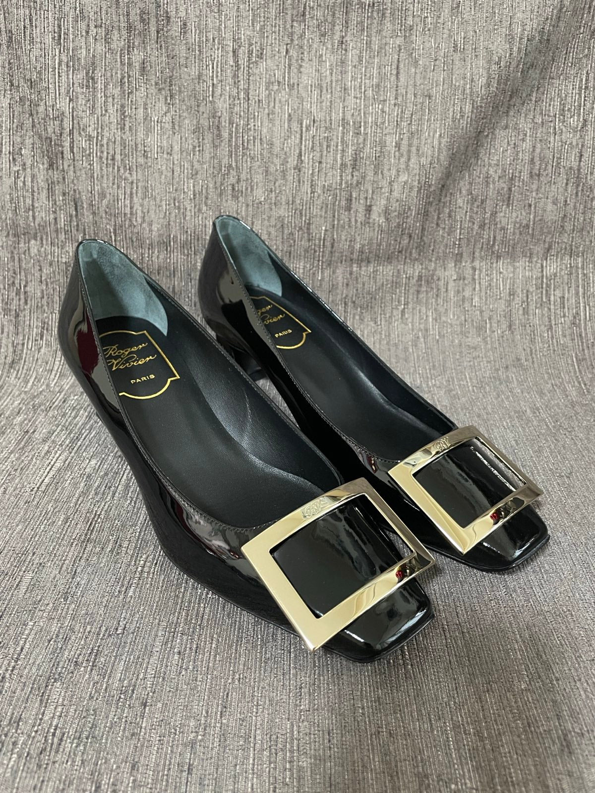 Roger Vivier Trompette Patent Leather Pumps (45mm Black)
