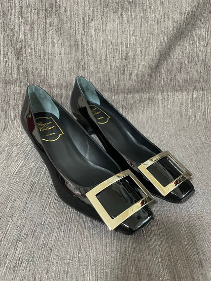 Roger Vivier Trompette Patent Leather Pumps (45mm Black)
