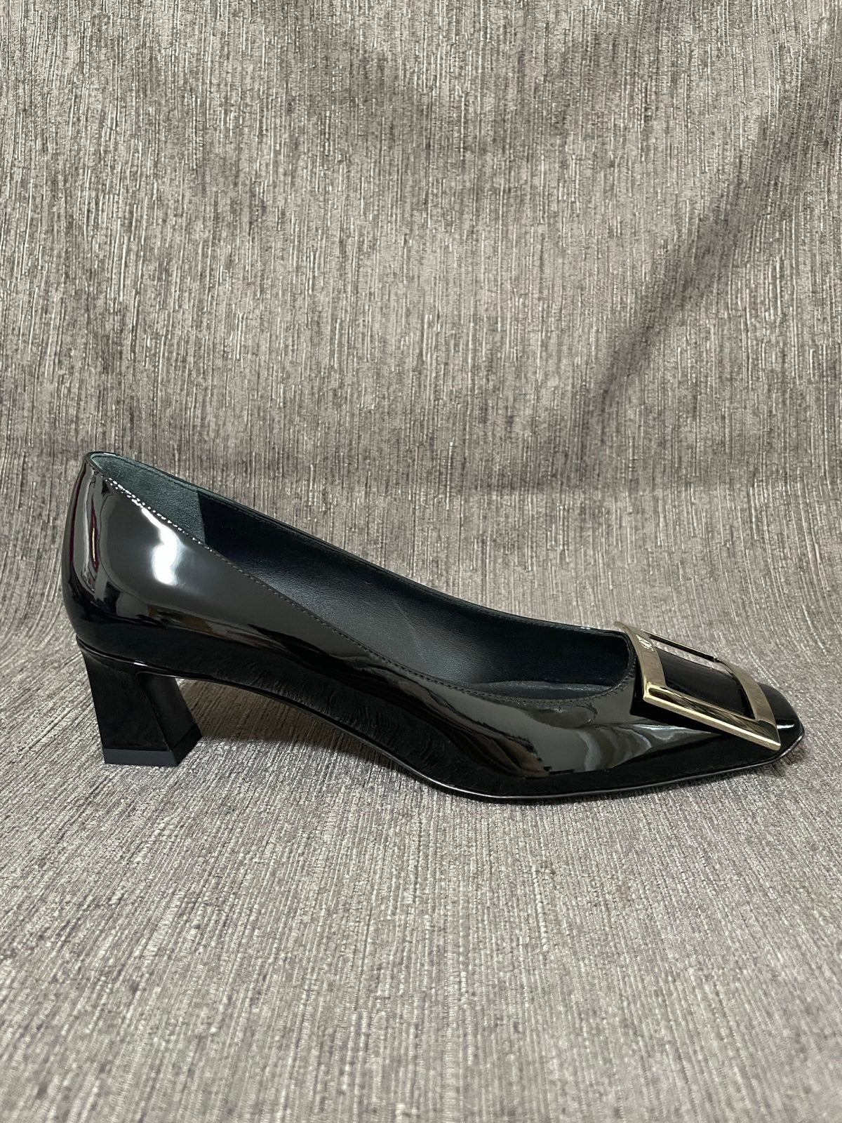 Roger Vivier Trompette Patent Leather Pumps (45mm Black)