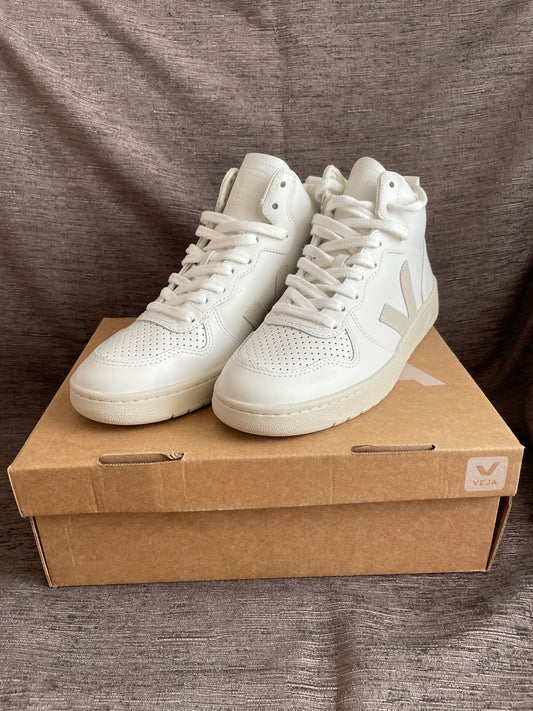 Veja V15 leathers sneakers
